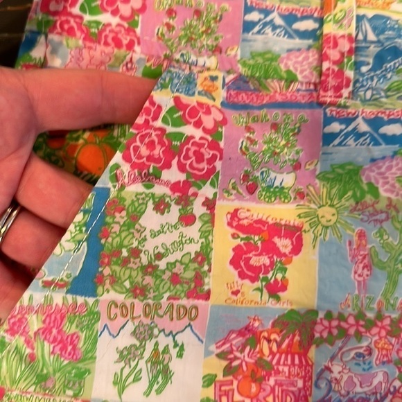 LILLY Pulitzer Shorts, Bright Design Stamp Design with States, Size 2 - Picture 2 of 12